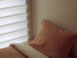Chambre au rez-de-chaussée avec les 2 lits simples.