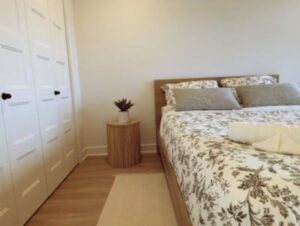 Chambre avec lit Queen au niveau du rez-de-jardin