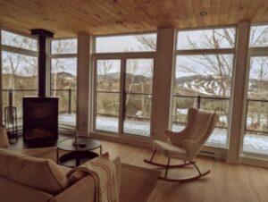 Vue directe sur les pistes de ski à partir du salon
