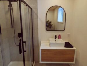 Salle de bain au niveau du rez-de-jardin